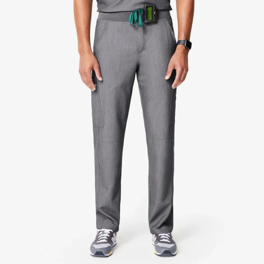 Figs | Men's Axim Cargo Scrub Pants in Graphite Gray Size Large